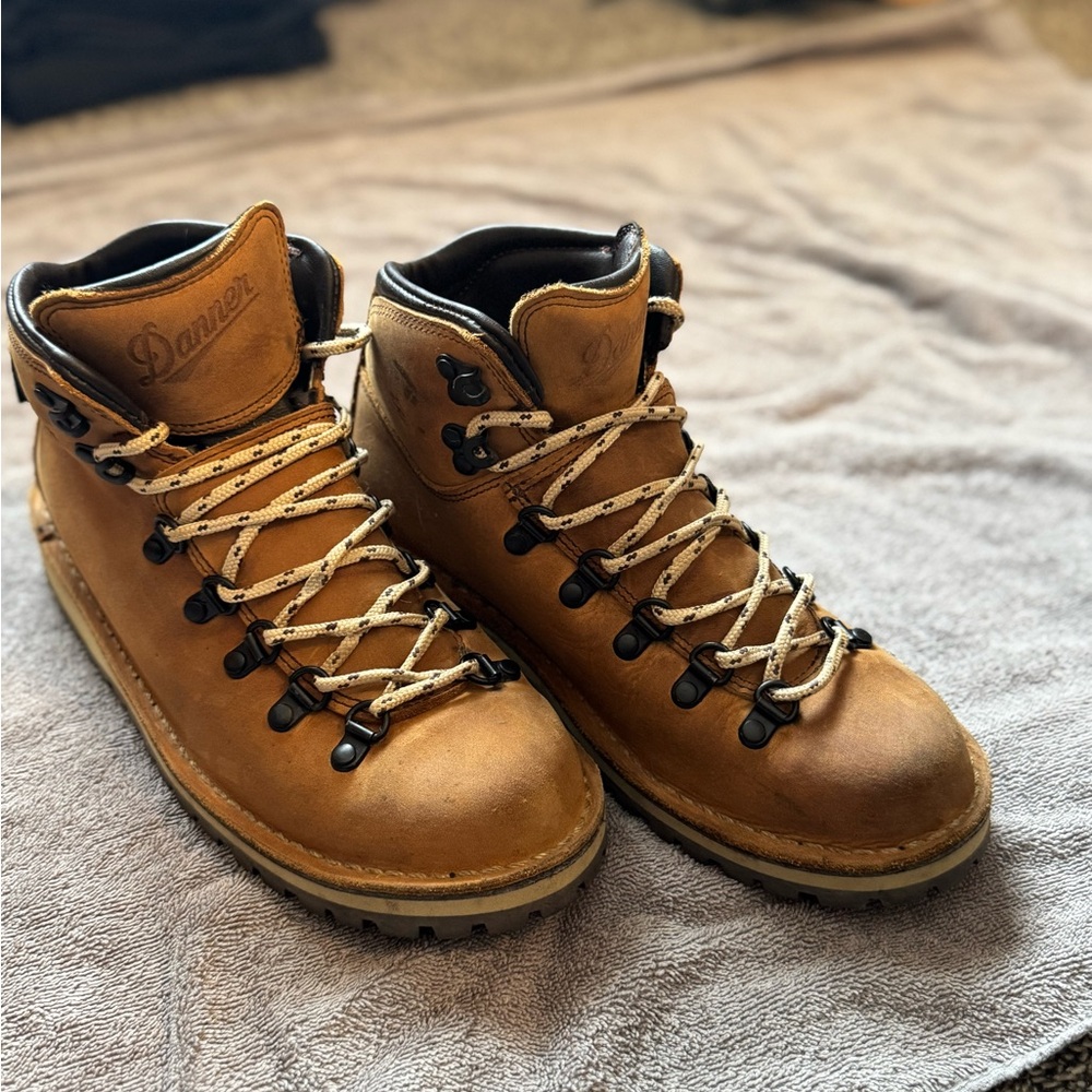 Danner Women’s Mountain Pass